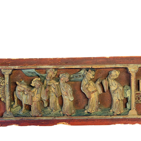 Panneau de relief chinois ancien doré avec érudits et symbolisme de bon augure – Fin Qing, 19e siècle (photo 3 of 4)