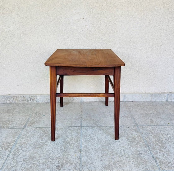 Image 1 of Table d'appoint vintage scandinave en noyer, 1960