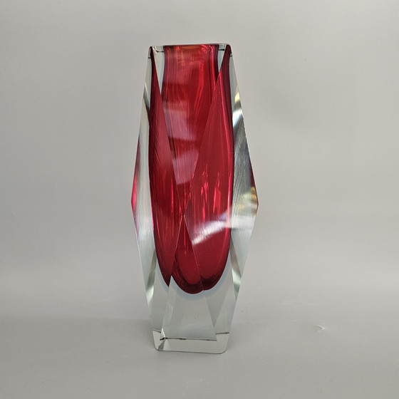 Image 1 of Vaso in vetro vintage, sfaccettato. Rosso e blu. Vetro di Murano, Italia.