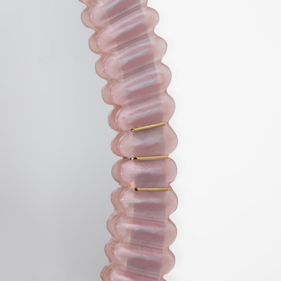 Image 1 of Specchio ovale italiano moderno di metà secolo in ottone e vetro soffiato di Murano rosa