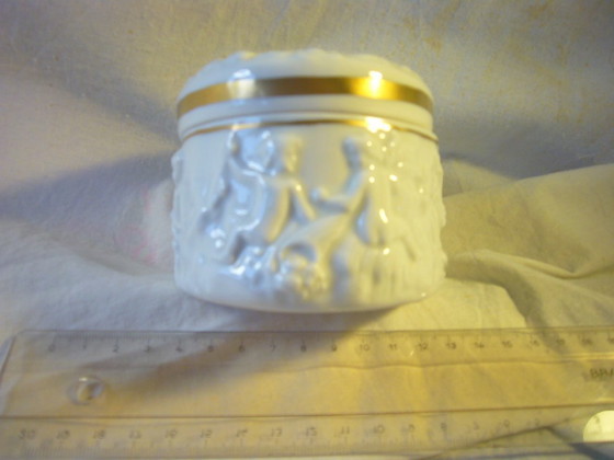 Image 1 of beautiful hand-gilded porcelain box - PMPlaue M1847 from around 1970/80?