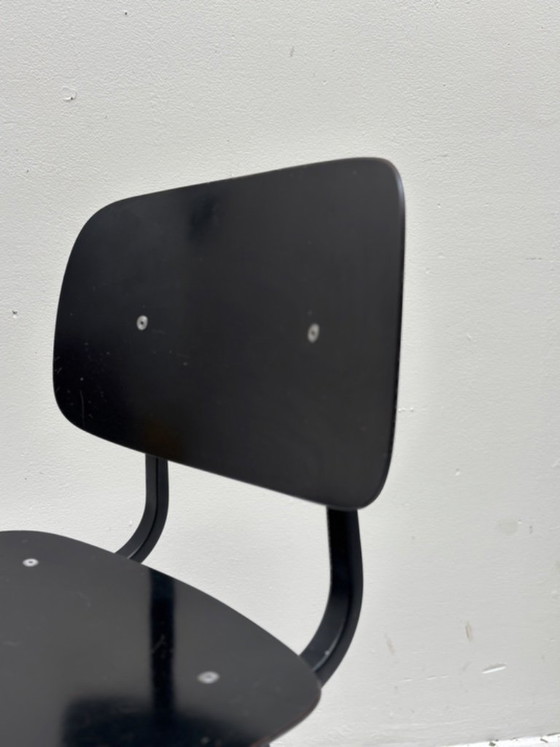 Image 1 of Zwarte vintage Revoklt stoel Friso Kramer