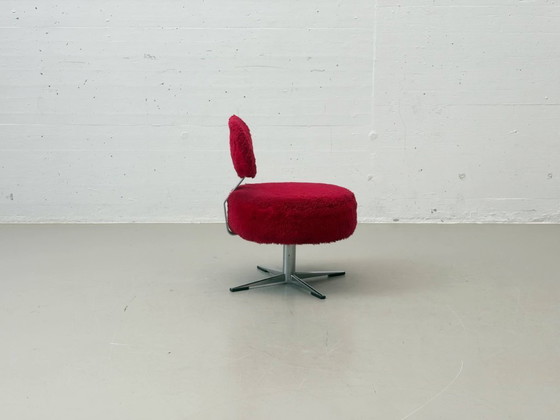 Image 1 of Postmoderne loungestoel met rode teddybeerhoes, jaren 70
