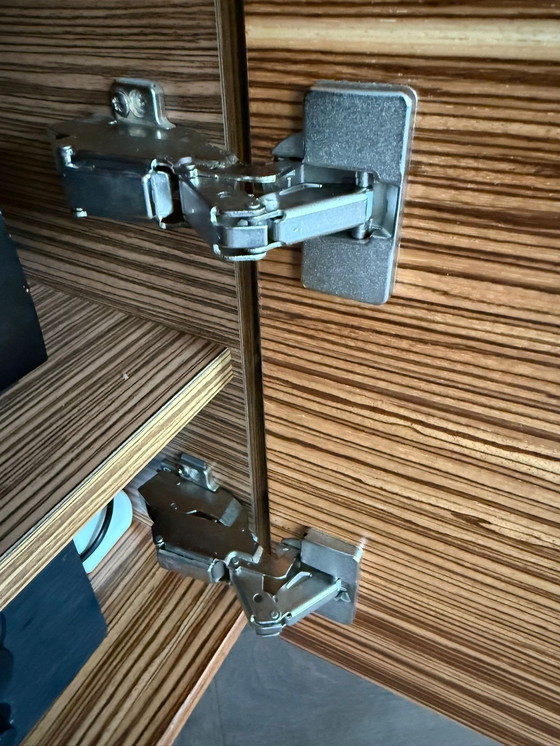 Image 1 of Zebrano fineer hangkast