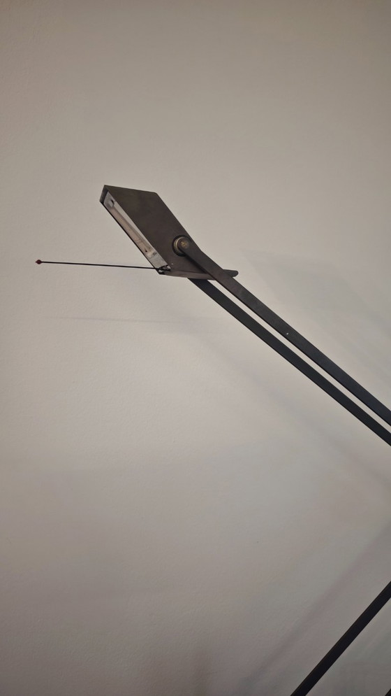 Artemide Tizio Titanium Limited Edition Lamp – Desk lamps, Plastic, Aluminium (photo 4 of 13)