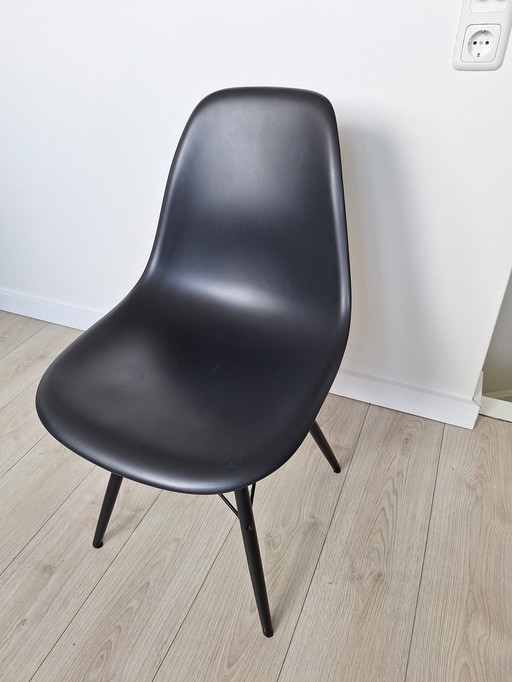 2x Vitra Eames DSW negro con base negra