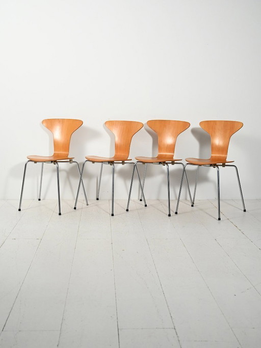 Juego de 4 sillas “Mosquito” de Arne Jacobsen.
