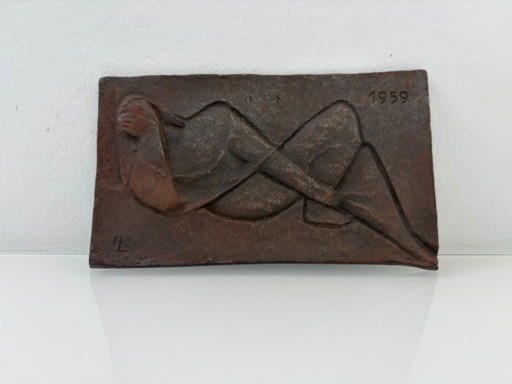 Kurt Lehmann Gusseisen Wandrelief Die Ruhende 1959 – beeldhouwkunst, Iron
