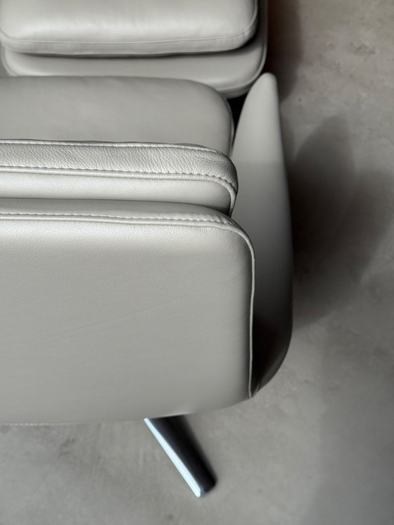 Image 1 of Vitra Grand Relax met Ottoman