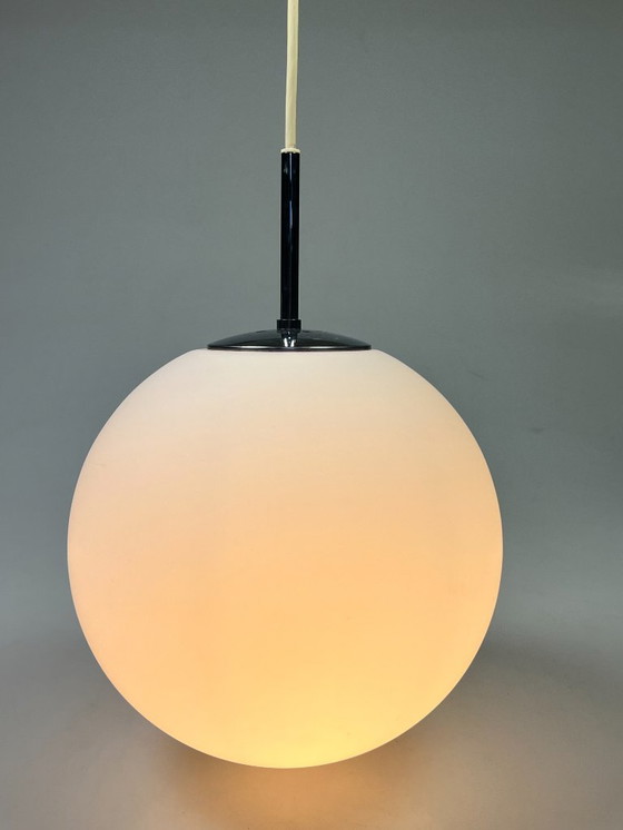 Image 1 of Lampe boule / lampe suspendue en verre, Glashütte Limburg, Allemagne, années 1960