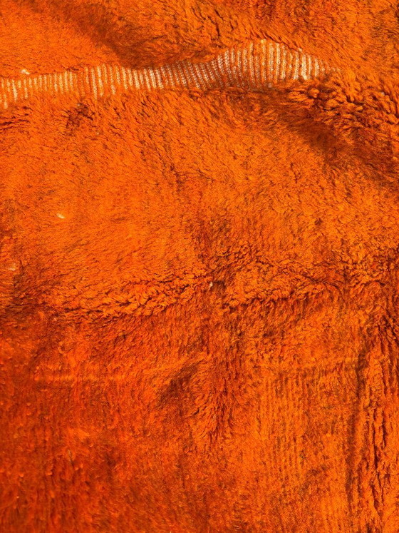Image 1 of Handgeknüpfter marokkanischer Berberteppich – Oranger Wollteppich 210 x 320 cm – Moderner, strukturierter Teppich