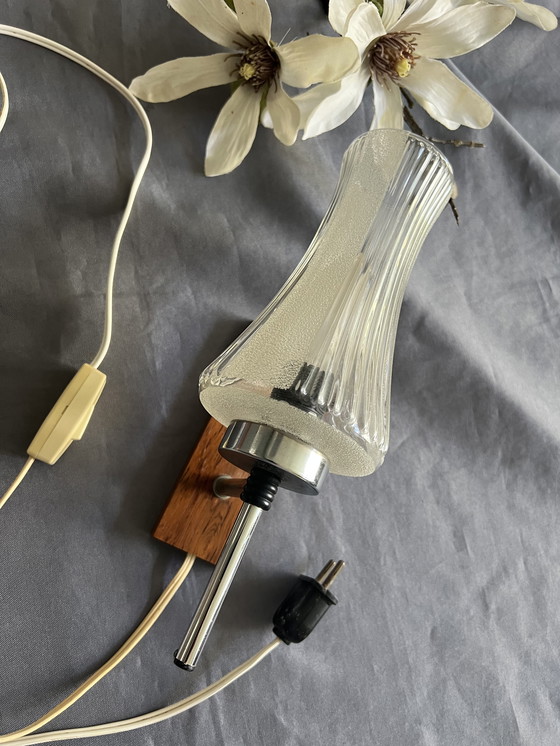 Image 1 of Lampada da parete in stile scandinavo con paralume in vetro semisabbiato