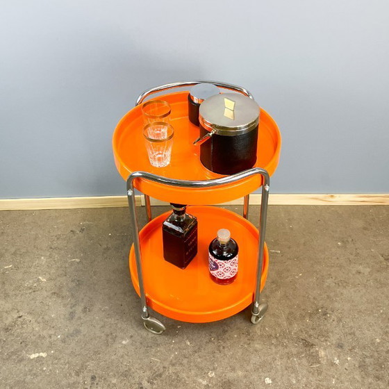 Image 1 of Carrello di servizio Space Age, vassoi cromati e in plastica arancione, anni '70