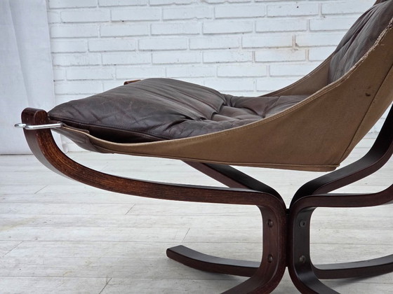 Image 1 of Jaren 70, Noors ontwerp van Sigurd Ressel, loungestoel met voetenbank, model "Falcon".