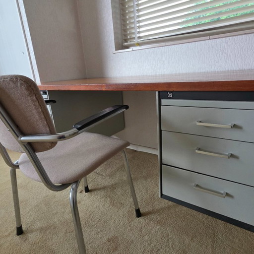 Gispen desk