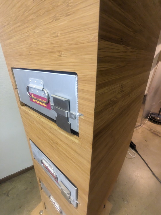 Image 1 of Falsche Tulpe, Kommode 1