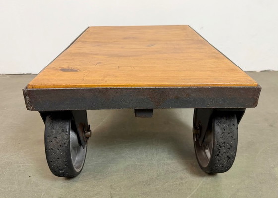 Image 1 of Carrito de mesa de centro industrial negro, década de 1960.