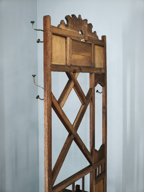 Appendiabiti Arts & Crafts in rovere massiccio, c. 1900, con ganci e portaombrelli, Legno, Metallo, Marrone (foto 3 di 14)