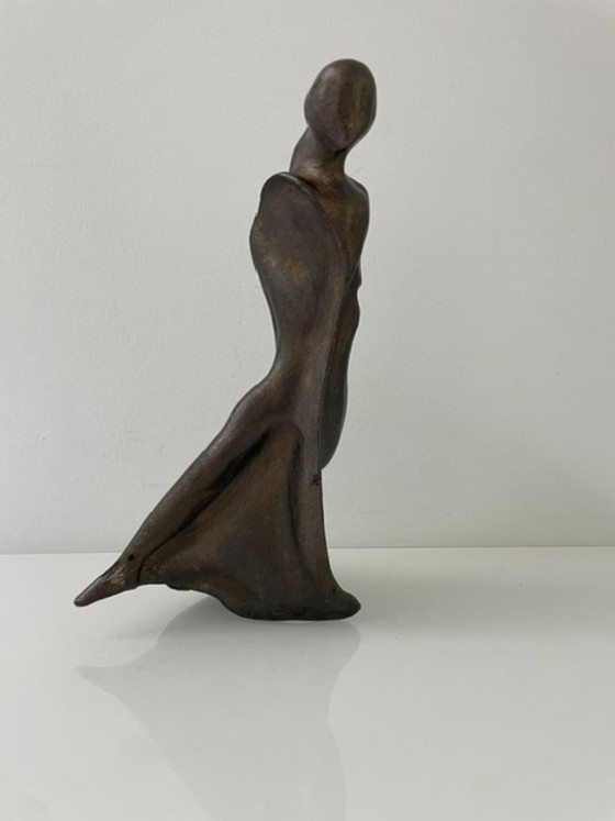 Image 1 of Expressieve sculptuur figuur in de wind - futuristisch