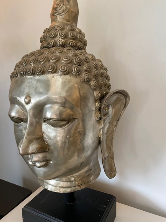 Image 1 of Estatua única de Buda sobre una base de madera, obra de Eicholtz.