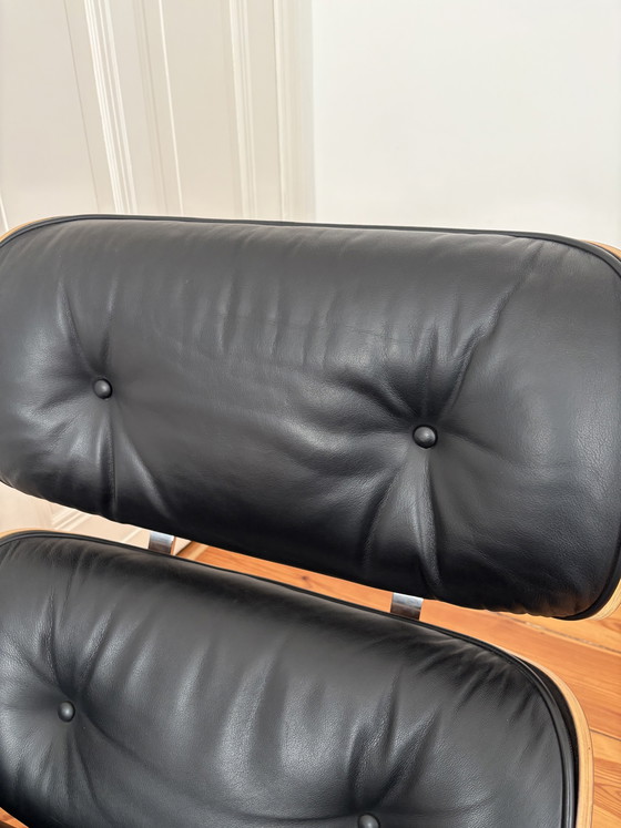 Image 1 of Vitra Eames loungestoel en voetenbank