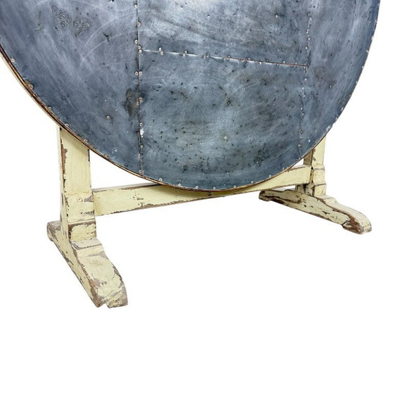 Image 1 of Antieke Franse inklapbare wijntafel met metalen blad – rustieke bistrot bijzettafel