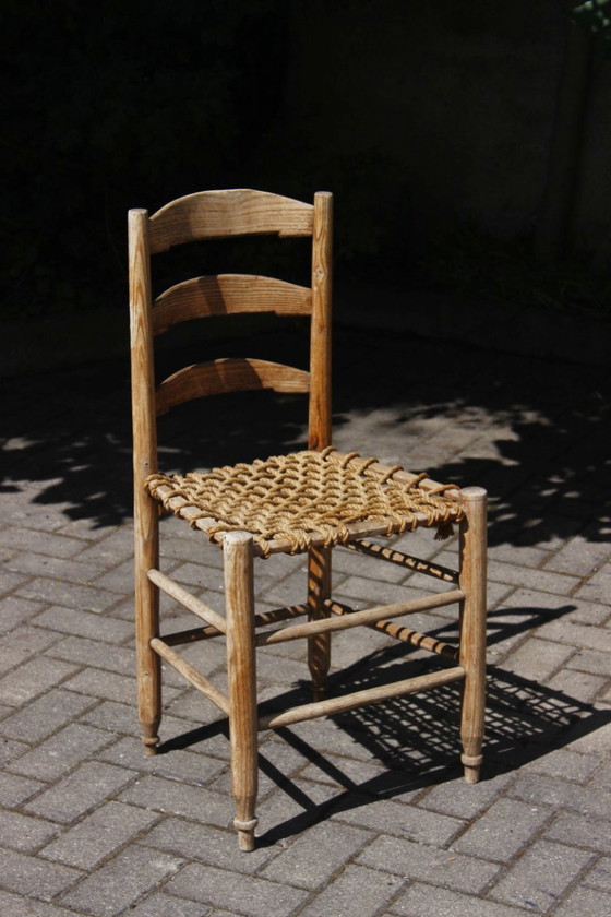 Image 1 of Handwerklich gefertigter Bauernhofstuhl primitives Design Ende 19.