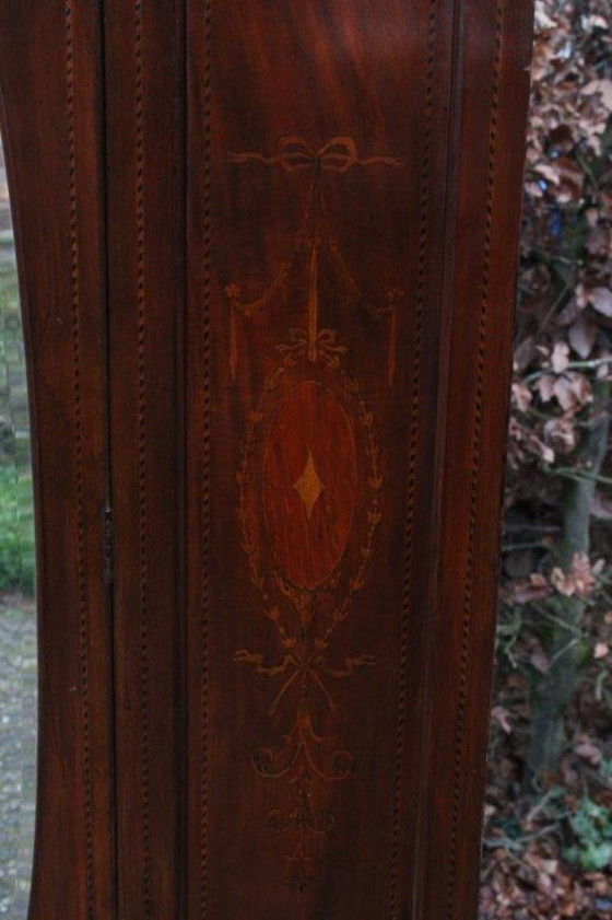 Image 1 of Armadio vintage in legno (anni 30-40) armadio per ragazze