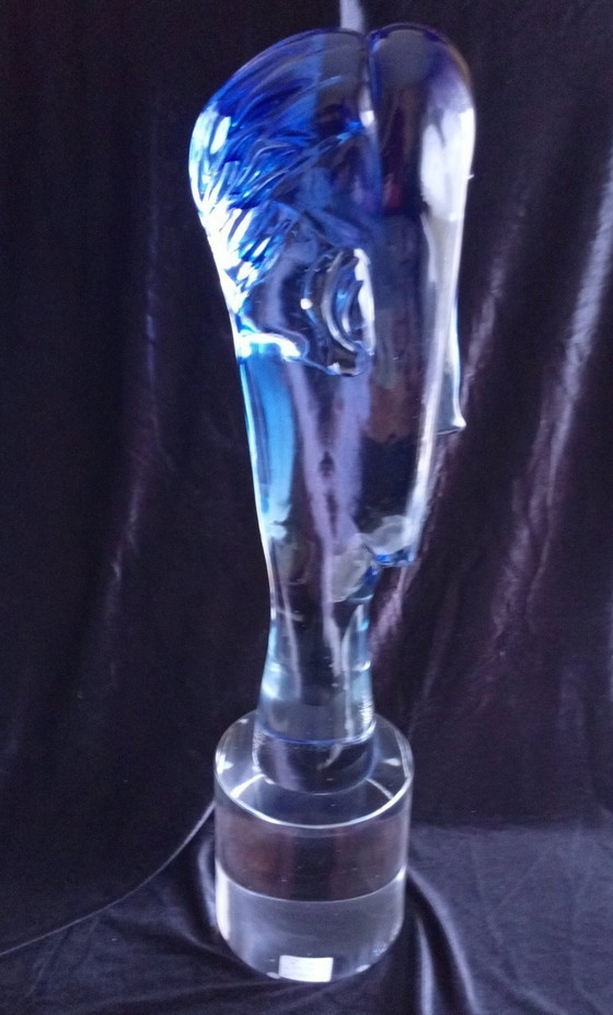 Image 1 of Murano glazen sculpturen brengen een eerbetoon aan Modigliani.