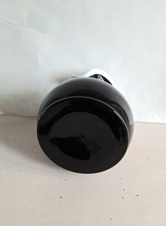 Image 1 of Jerzy Stuczan Orkusz design Glassware Poland. Vase noir avec col blanc. Type Napoléon Huta.