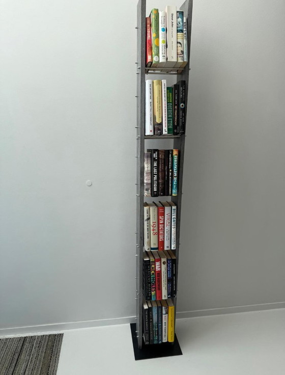 Image 1 of Porte-CD Pol Quadens utilisable comme bibliothèque