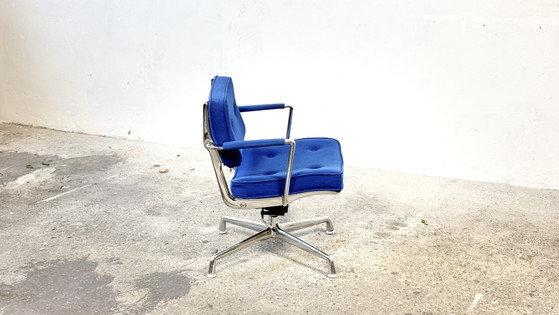 Silla Intermediate Herman Miller de los años 60 Diseñada por Charles y Ray Eames – Sillas de oficina (photo 3 of 12)