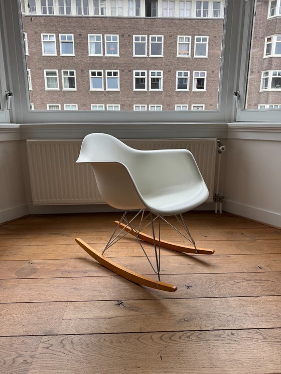 Image 1 of Mecedora Eames RE RAR