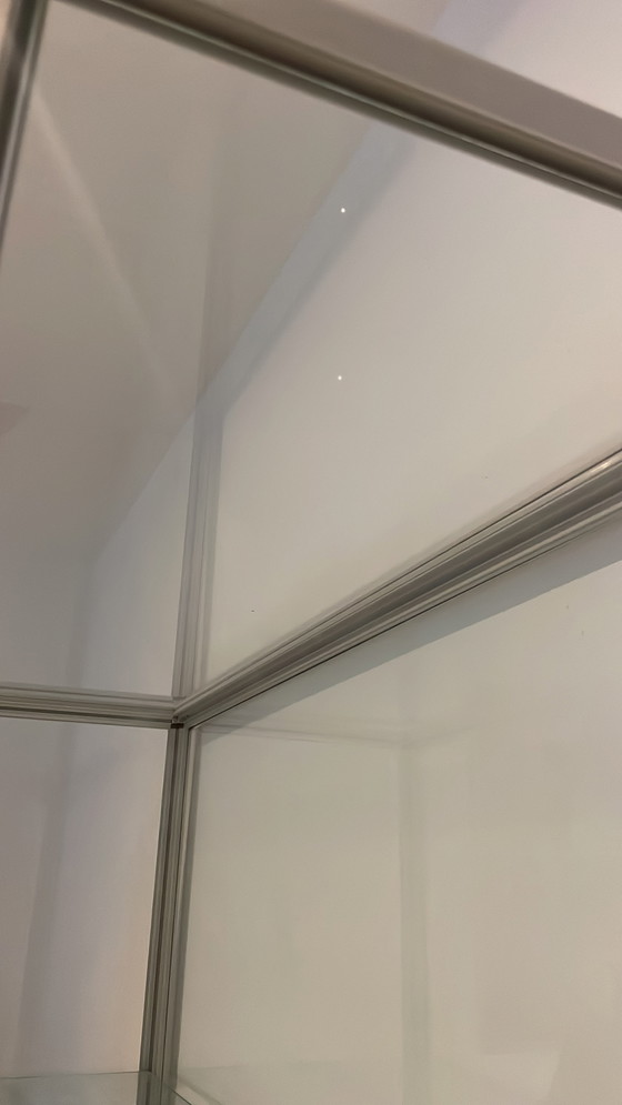 Image 1 of Robusta vetrina in vetro con fessura