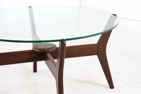 Image 1 of Ronde salontafel Engels met glas 'Summerseat' vintage