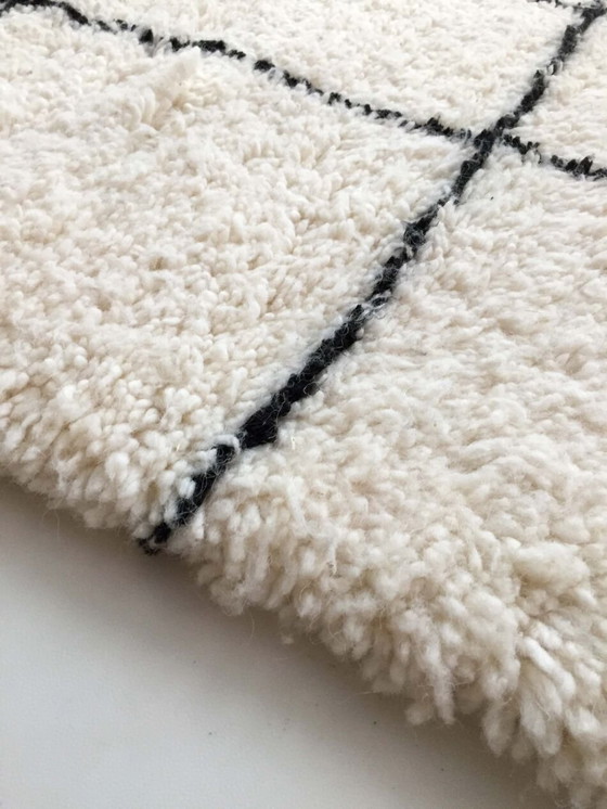 Image 1 of Tapis blanc avec des carreaux 250cmx150cm