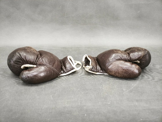 Image 1 of Boxhandschuhe und Boxball aus Leder, Tschechoslowakei, 1940er Jahre