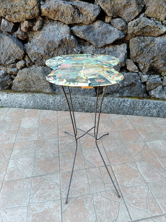 Image 1 of Tavolino da caffè con dipinto di chitarra di metà secolo