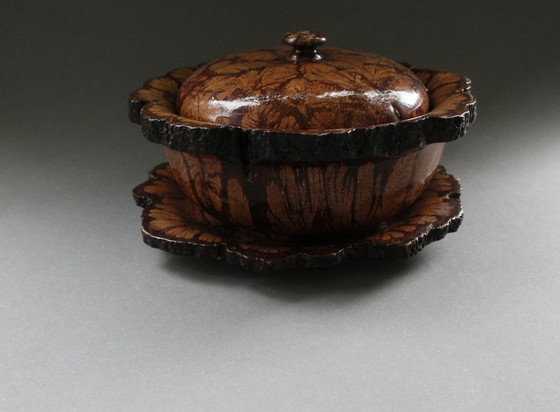 Image 1 of Boîte en bois exceptionnelle avec couvercle et petite assiette, vintage faite à la main