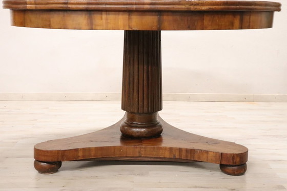 Image 1 of Antique Round Table in Walnut, Italy Early 19th century
