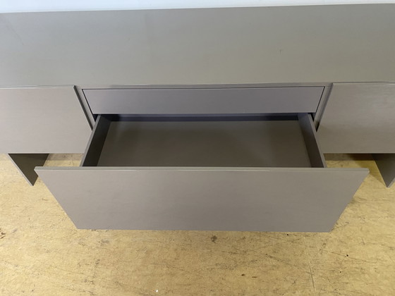 Image 1 of Capellini Uni/2 dressoir, couleur boue/taupe, hoogglans, 270 cm breef