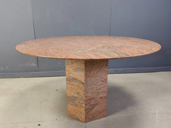 Image 1 of Table de salle à manger ronde vintage en granit, 1970