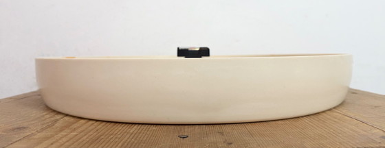 Image 1 of Grande horloge murale industrielle en bakélite de Pragotron, années 1960