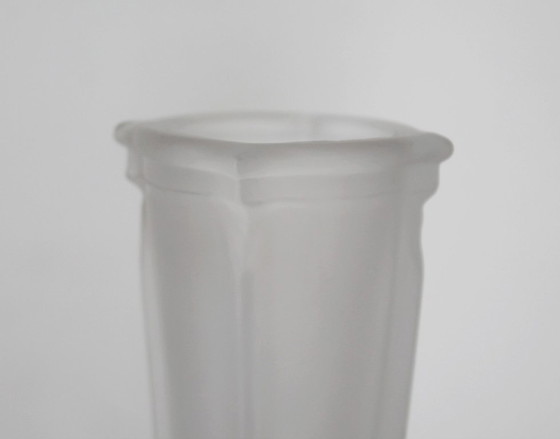 Image 1 of Set of 2 beautiful vintage sixties opaline/milk glass vases Made in Portugal