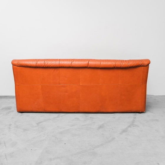 Image 1 of DIVANO VINTAGE A 3 POSTI IN PELLE DESIGN ANNI ’70 MODERNARIATO