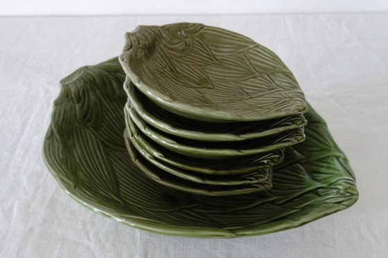 Image 1 of Saladekom + 6 vintage aardewerken kommen uit de jaren 70 in artisjokgroene kleur