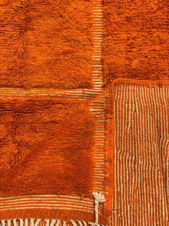 Image 1 of Handgeknüpfter marokkanischer Berberteppich – Oranger Wollteppich 210 x 320 cm – Moderner, strukturierter Teppich