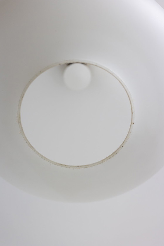 Image 1 of Hängeleuchte aus weißem Opalin-Glas und blondem Mahagoni, 1960er Jahre