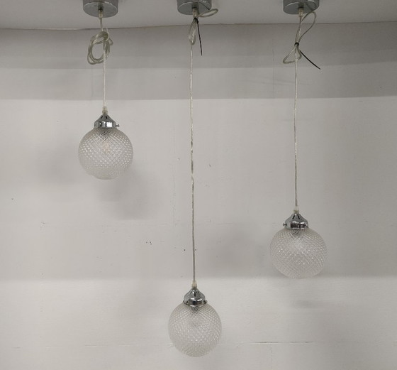 Image 1 of Set of pendant lights with 3 glass globe bulbs