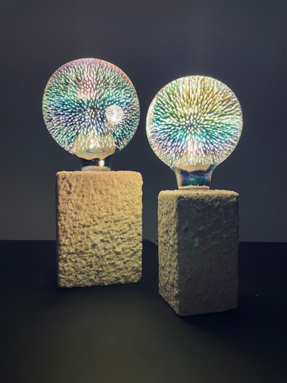 Image 1 of Set van twee moderne designlampen met sculpturale stenen basis